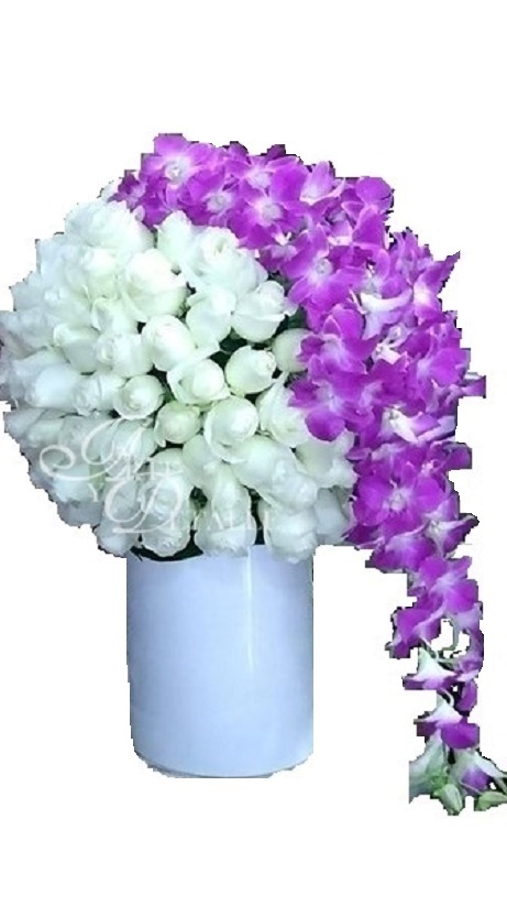 Arreglo Orquideas Dendrobium y rosas blancas